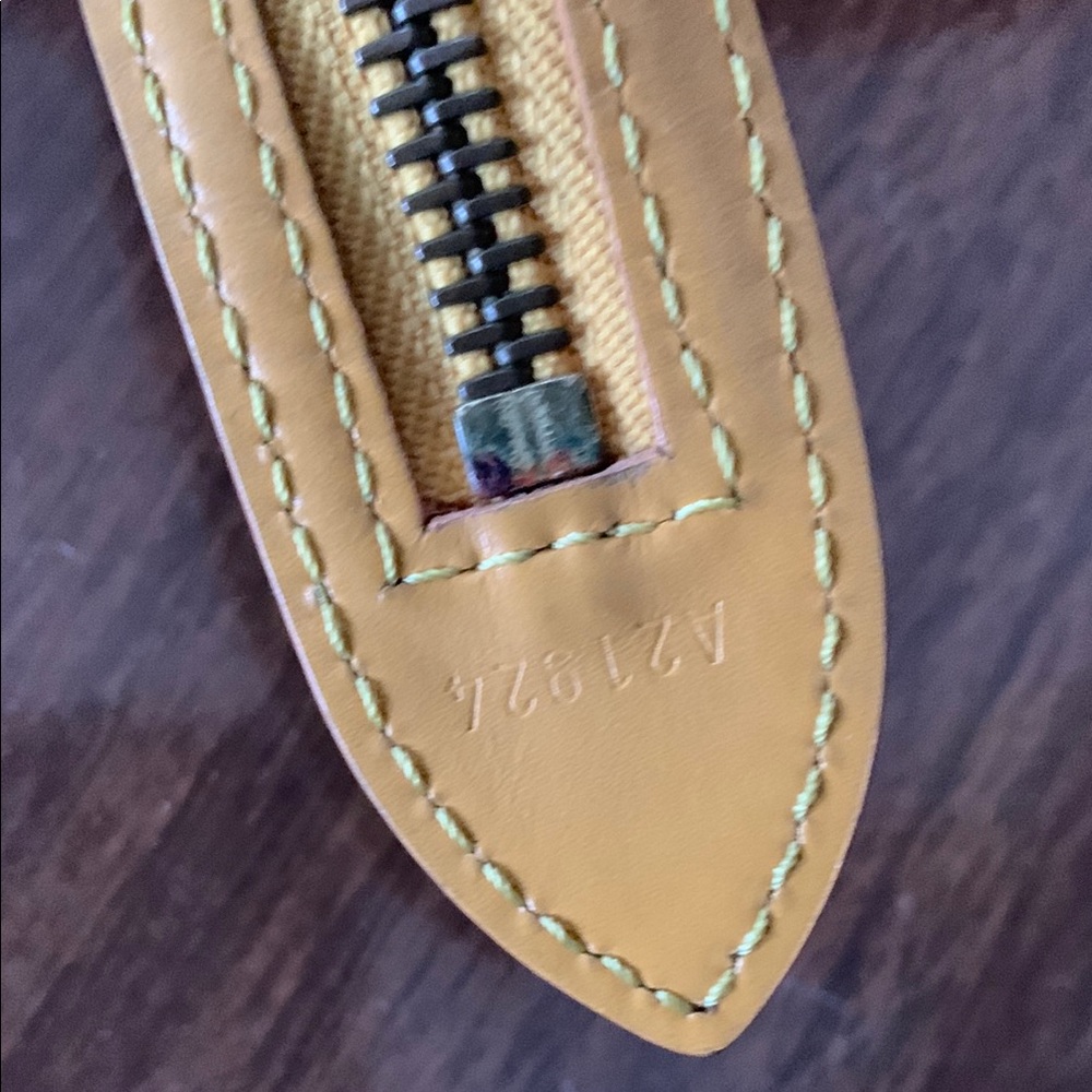 Louis Vuitton  EPI Yellow Purse - Picture 11 of 14